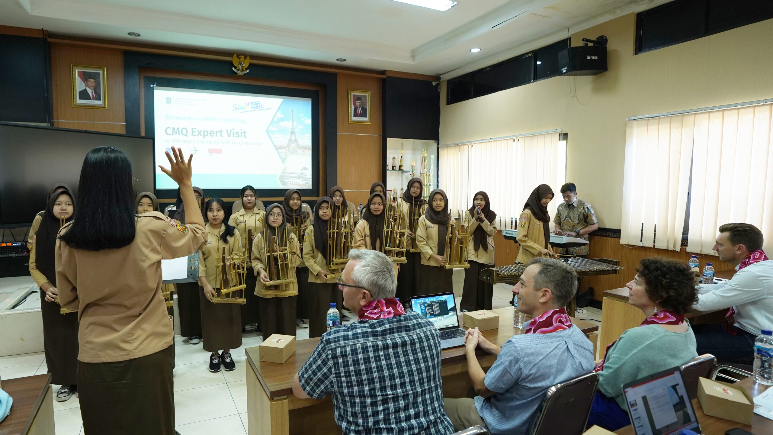 Accueil musical au SMKN 3 Bandung