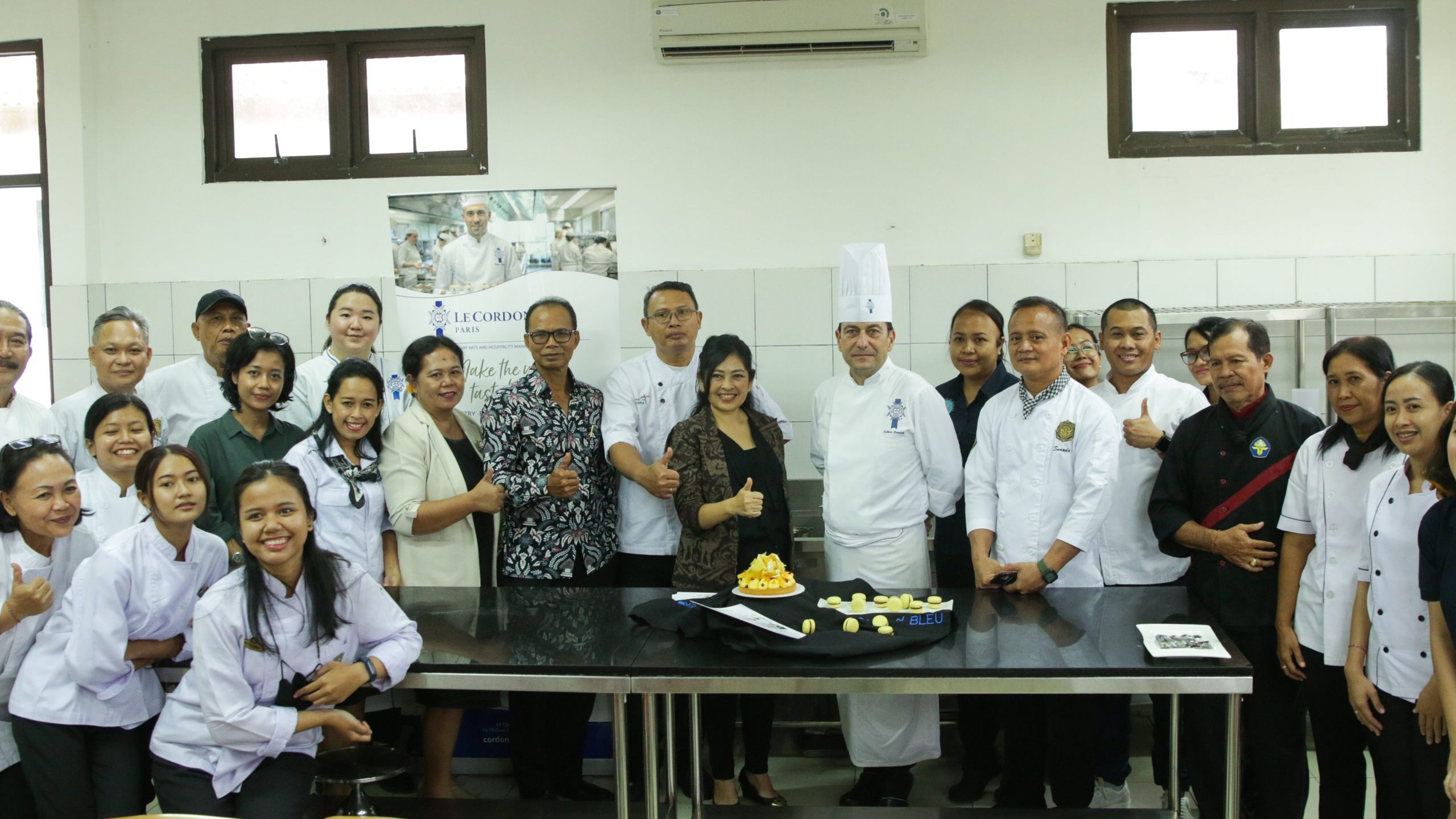 Démonstration de pâtisserie à Politeknik Pariwisata Bali